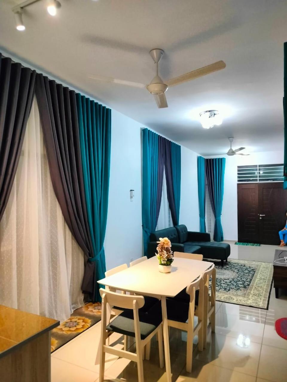 Aiman'S Rose Homestay Teluk Panglima Garang Bagian luar foto