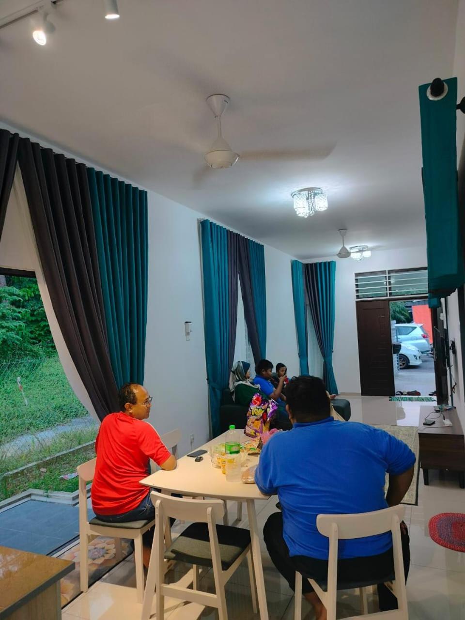 Aiman'S Rose Homestay Teluk Panglima Garang Bagian luar foto