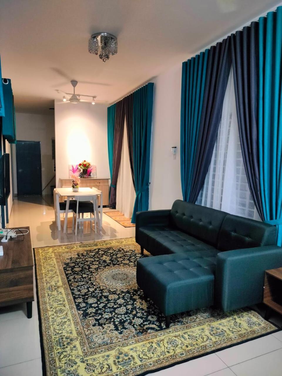 Aiman'S Rose Homestay Teluk Panglima Garang Bagian luar foto