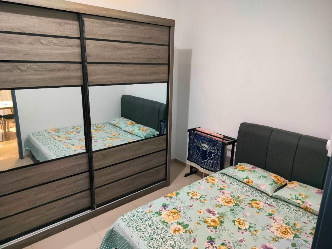 Aiman'S Rose Homestay Teluk Panglima Garang Bagian luar foto