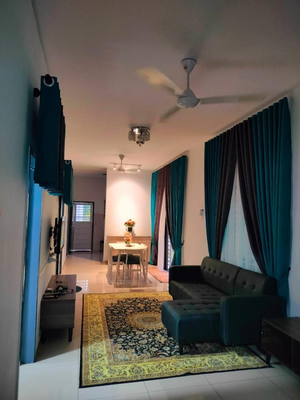 Aiman'S Rose Homestay Teluk Panglima Garang Bagian luar foto