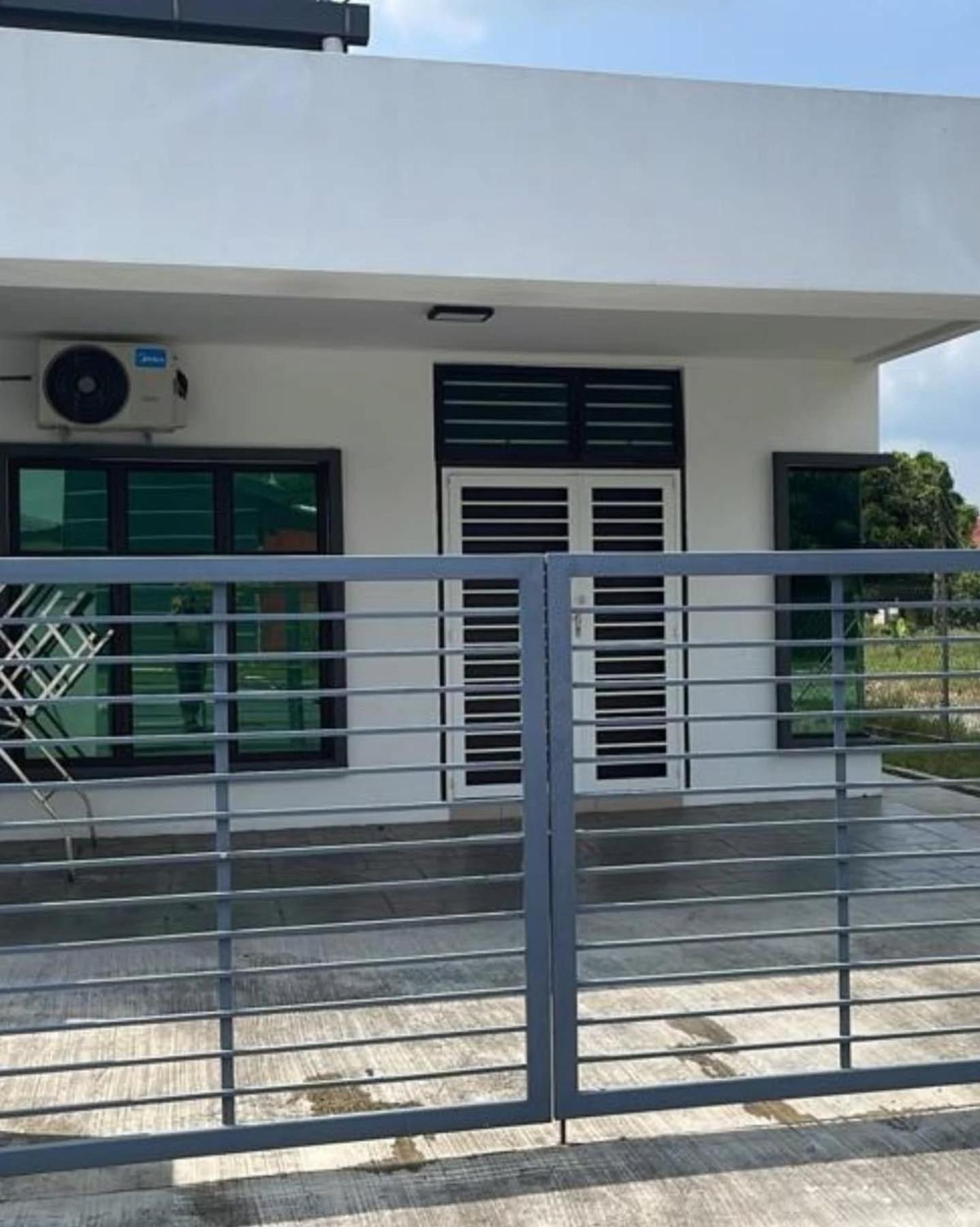 Aiman'S Rose Homestay Teluk Panglima Garang Bagian luar foto